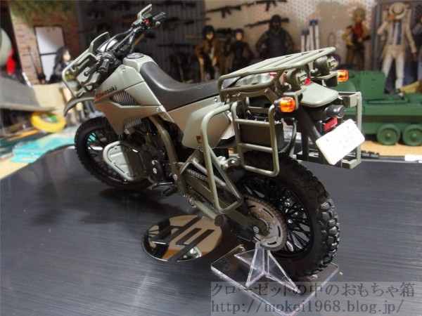 リトルアーモリー 陸自偵察バイク カワサキKLX250 : クローゼットの中