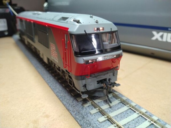 TOMIX HO DF200 200形 ディーゼル機関車 : クローゼットの中の鉄道模型