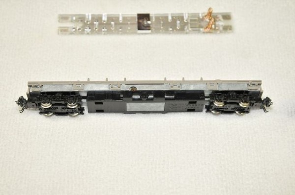 鉄道模型 Nゲージ Tomix製１１５系動力車 分解清掃 クローゼットの中の鉄道模型