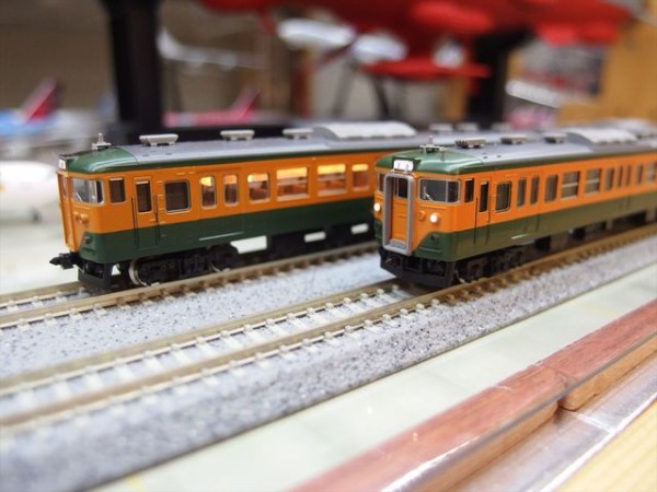 TOMIX 113系2000 近郊形電車 湘南色 再販品2015.02 と 旧ロット品