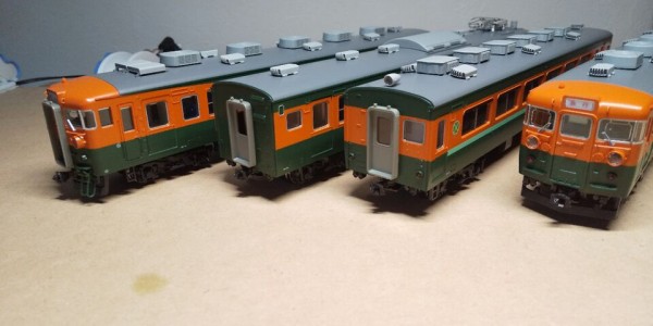 KATO HO 165系 自作室内灯とパーツ取付 : クローゼットの中の