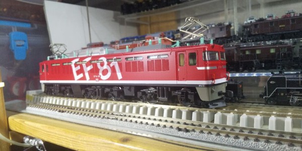 KATO HO EF81 95 レインボー塗装機 : クローゼットの中の鉄道模型