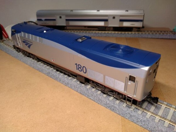 KATO HO Amtrak GE P42 PHASEⅤ #180 機関車 : クローゼットの中