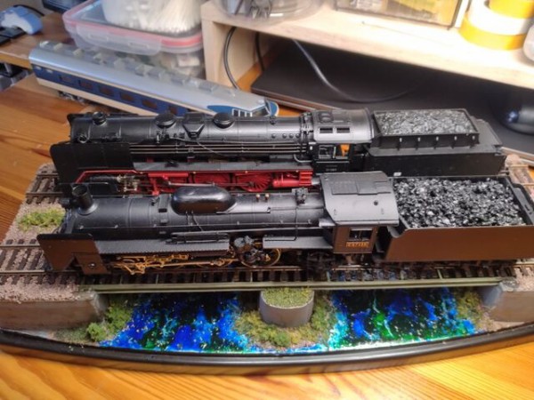 ROCO BR01 蒸気機関車の展示台を考える : クローゼットの中の鉄道模型