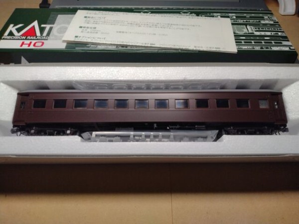 KATO HO オハ35 茶 : クローゼットの中の鉄道模型