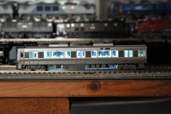 KATO 225系0番台 自作テープLED室内灯を取り付ける その2
