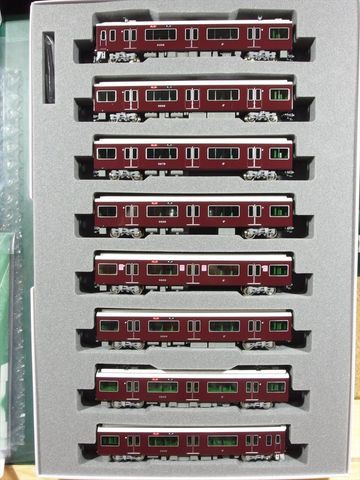 KATO 阪急電鉄9300系 基本4両セット+増結4両セット 入線 KATO 阪急電鉄9300系 基本4両セット+増結4両セット 入線