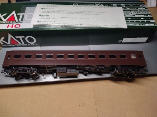 KATO HO オハ35 茶 : クローゼットの中の鉄道模型