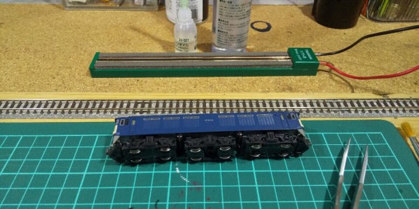 展示車両のメンテナンス : クローゼットの中の鉄道模型