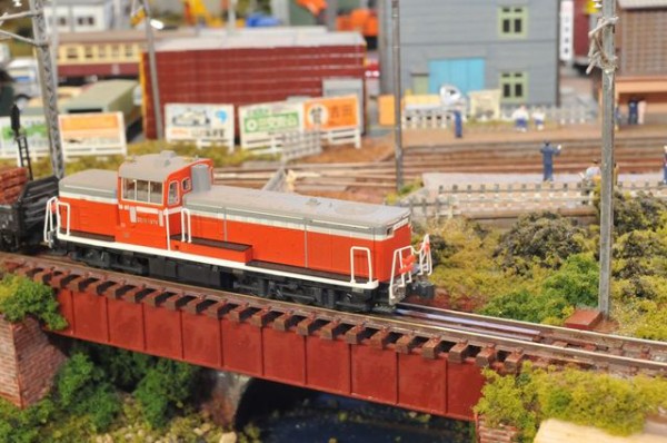 鉄道模型 Nゲージ DE10 ウェザリング後 レイアウトへ : クローゼットの