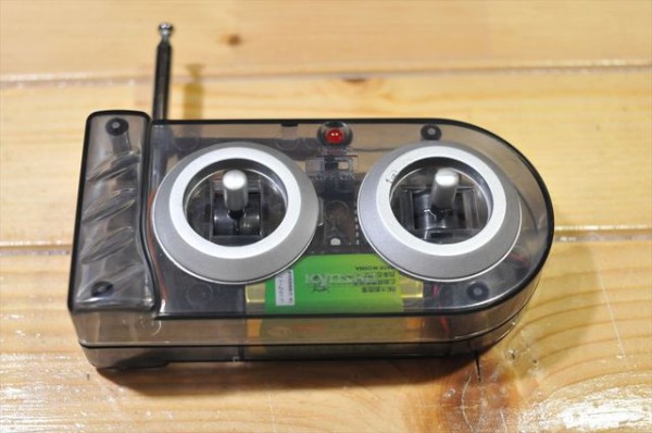 トイラジのコントローラーを分解して、部品取り : クローゼットの中の