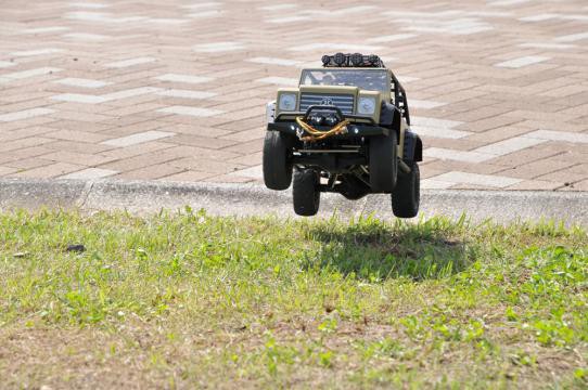 クローラーラジコンのススメ AXIAL SCX-10 : クローゼットの中のおもちゃ箱