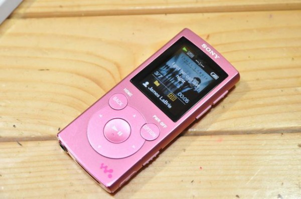 ウォークマンNW-E063K 4GB ピンクセットとヘッドホンセット売り 【公式