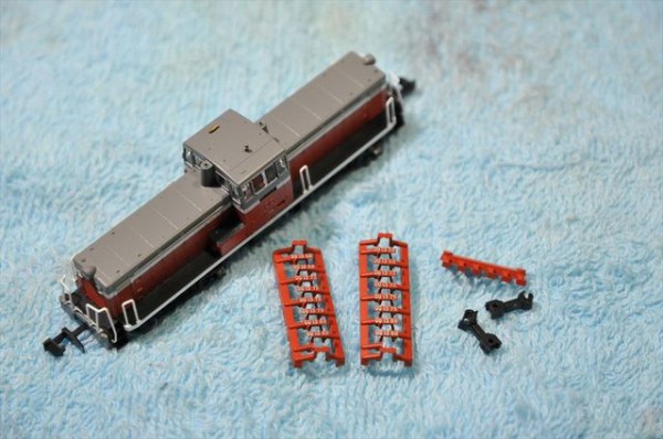 Nゲージ KATO ディーゼル機関車 DD13 初期型 : クローゼットの中の