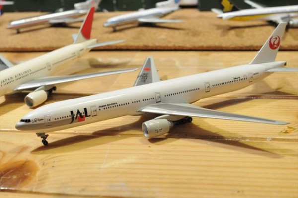 ダイキャスト製 飛行機模型 1/400の大きさについて : クローゼットの中