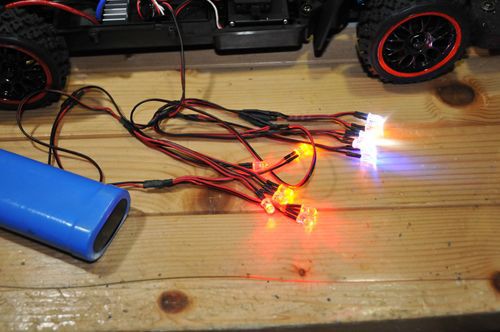 ラジコン ボディ LEDライト取り付け その1 : クローゼットの中の