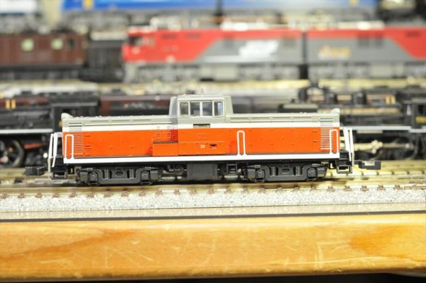 Nゲージ KATO ディーゼル機関車 DD13 初期型 : クローゼットの中の