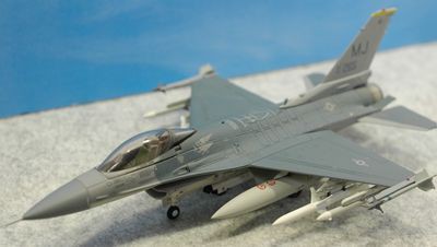 コレクション ダイキャスト製飛行機模型 F－16