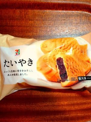 セブンイレブンの冷凍 たいやき はちょい冷えで食べると美味しい と思う 今日も食べておる