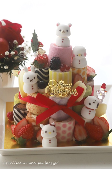 クリスマスケーキ18 ロールケーキタワーをマシュマロでデコ Momo S Obentou キャラ弁 Powered By ライブドアブログ