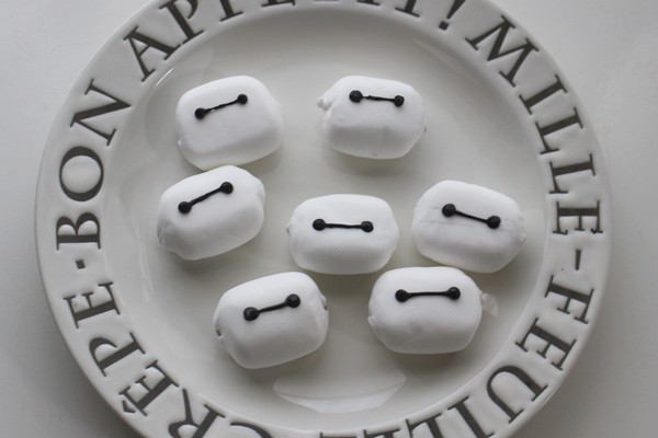 簡単かわいい ベイマックスのカップケーキ レシピ Momo S Obentou キャラ弁 Powered By ライブドアブログ