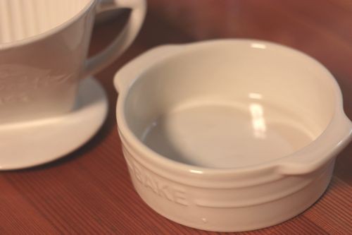 100均セリア オシャレで可愛い コーヒードリッパー受け皿に使えるグラタン皿 ウッキーなばななモンキーがのほほんと