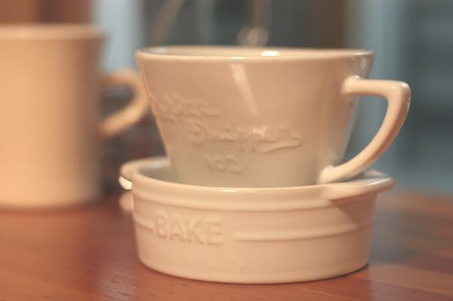 100均セリア オシャレで可愛い コーヒードリッパー受け皿に使えるグラタン皿 ウッキーなばななモンキーがのほほんと