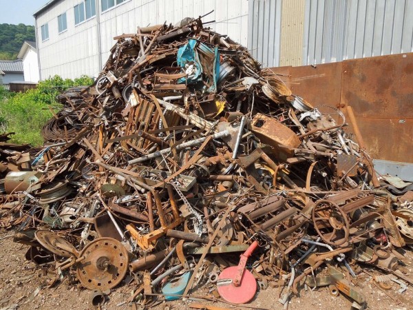 鉄屑と空缶プレス 気功的整体師の奮戦記