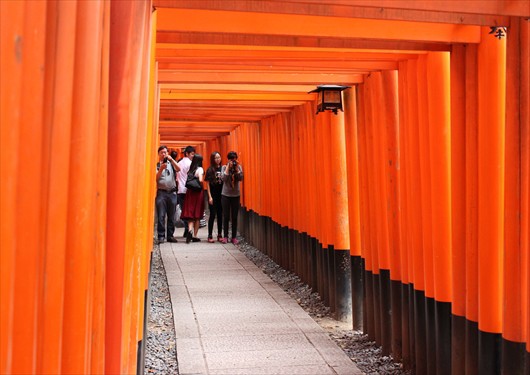 伏見稲荷大社はいつも混雑だけど 千本鳥居の写真は撮りたい 京都の外に住む京都好きのブログ