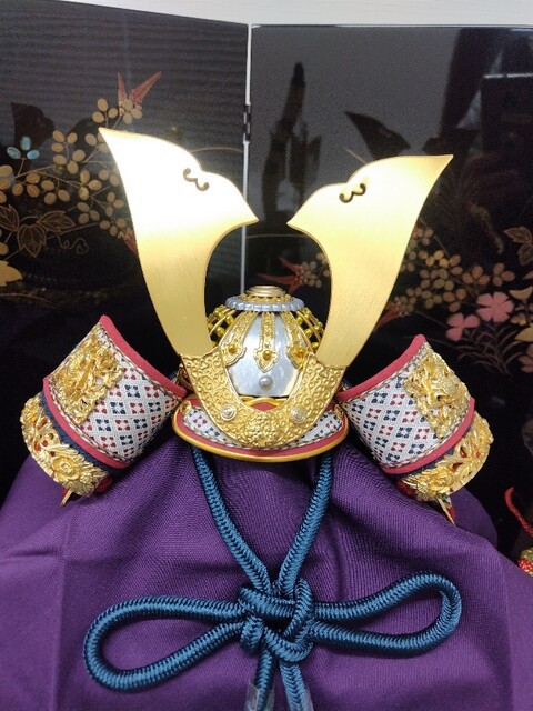 純金箔押兜飾り・会津塗 : 鴻巣の人形屋さん日記
