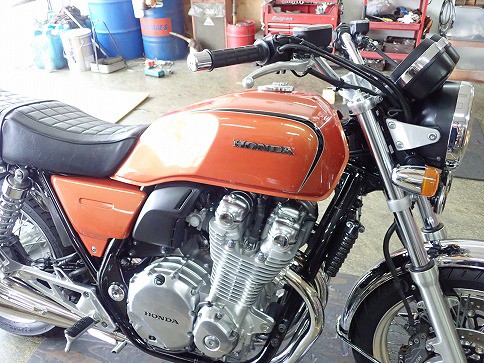 CB1100EX：【完】ビス留め風ＨＯＮＤＡタンクエンブレムを取り付けて