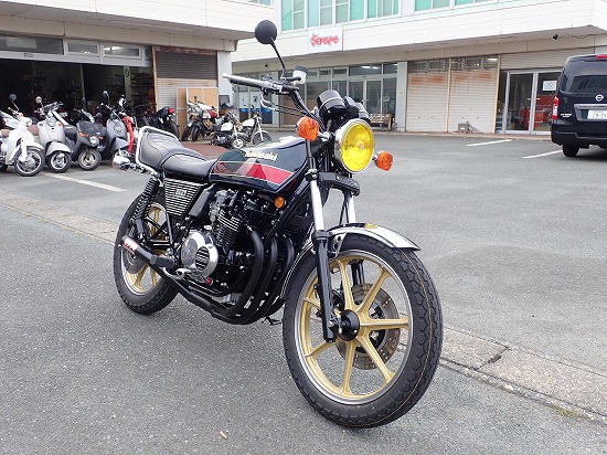 Z400FX レストア：【完】いつかは誰かのもの・・・ : モリヤスBUILD 