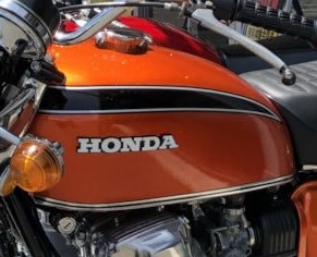 Cb1100ex 完 ビス留め風ｈｏｎｄａタンクエンブレムを取り付けて完成 モリヤスbuild Engineering Part