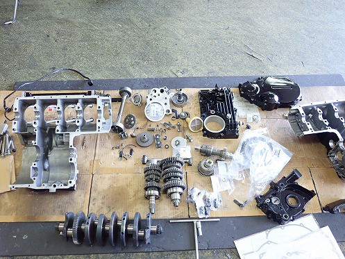 GPZ900R(A7)：腰下組み : モリヤスBUILD & ENGINEERING PartⅡ
