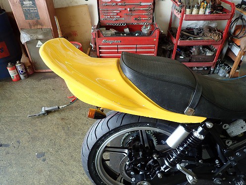 ゼファー400用アウトバーンテールカウル