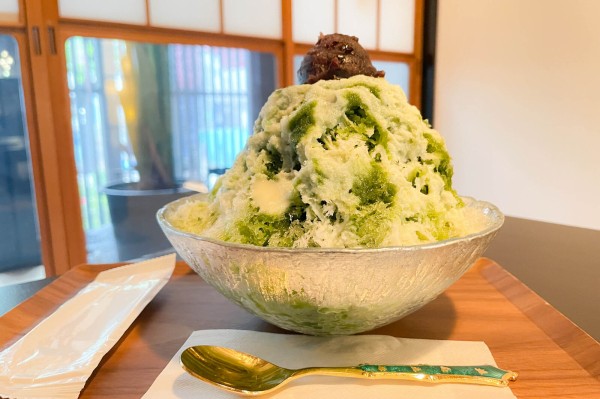 T's Cafe YAMAZAKI」の『デラックスかき氷 宇治金時』（島本町山崎