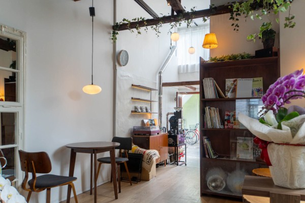 芥川町につくってた「SLIGHT COFFEE ROASTERY&CAFE」がオープンしてる