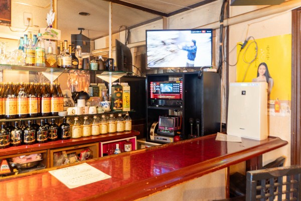中総持寺町に「Candy」ってカラオケ喫茶ができてる。『スナック 藍』を