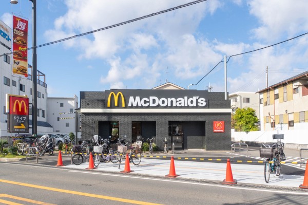 府道132号線ぞい富田町のマクドナルドがリニューアルしてる : 高槻つーしん