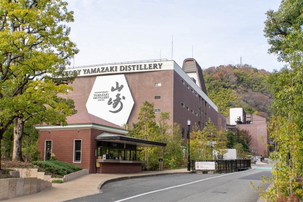 大人の工場見学！リニューアルした島本町の山崎蒸溜所のツアー参加者