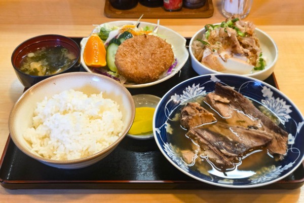 定食専門店 いててや」の『本日のサービスB定食』（高槻市京口町）【た