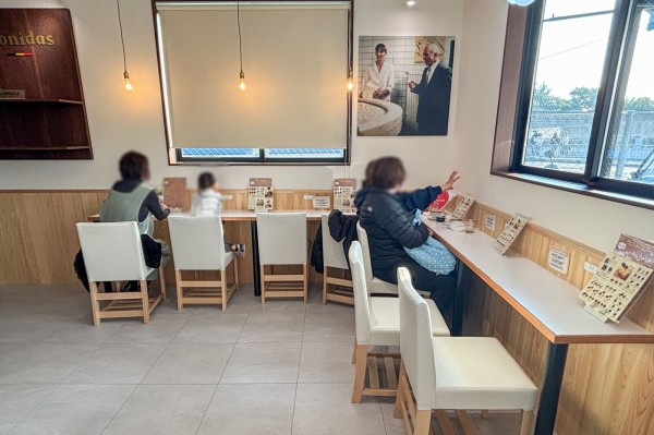 宮が谷町につくってたカフェ併設のチョコレート販売店「レオニダス」が