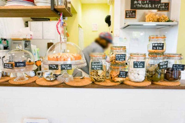 Smilecraft cafe｣の『甘辛鶏の三色そぼろ丼ランチ』など（高槻市寿町