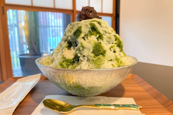 T's Cafe YAMAZAKI」の『デラックスかき氷 宇治金時』（島本町山崎