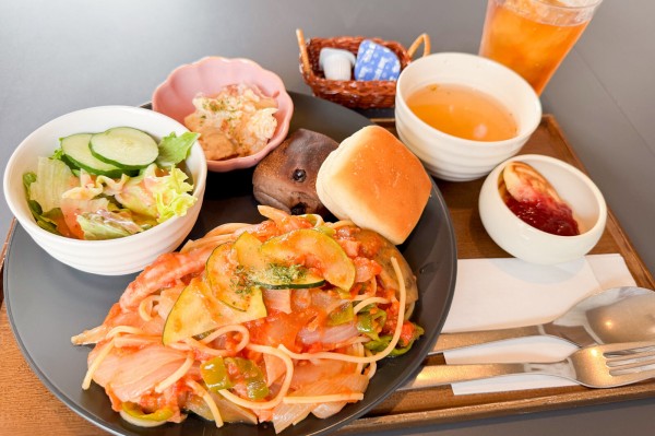 いちごdeいちえ カフェ」の『ランチ』など（島本町高浜）【たかつ