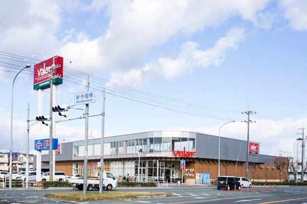府道14号線ぞい若松町の「スーパーマーケットバロー」がリニューアル