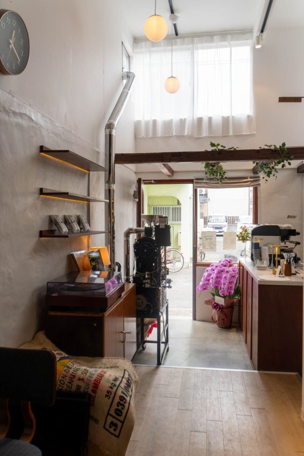 自宅のダイニングやリビングがハイセンスなお洒落カフェに早替り♪❤スポットライト 芥川町につくってた「SLIGHT COFFEE ROASTERY&CAFE」がオープンしてる