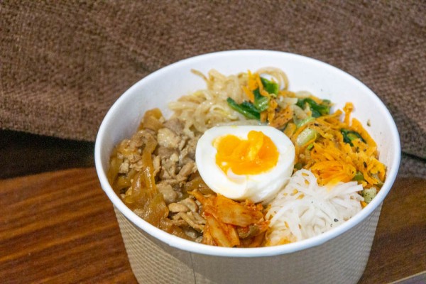 自然派で優しいお味!「やさしいむてんかのお弁当 のいえ」の『ビビンバ 
