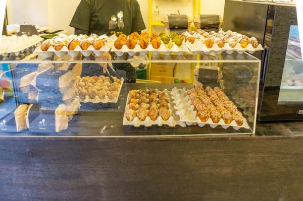 クロワッサン型置物 楽天市場】敷島製パン 冷凍生地 整形クロワッサンR 55g×100個