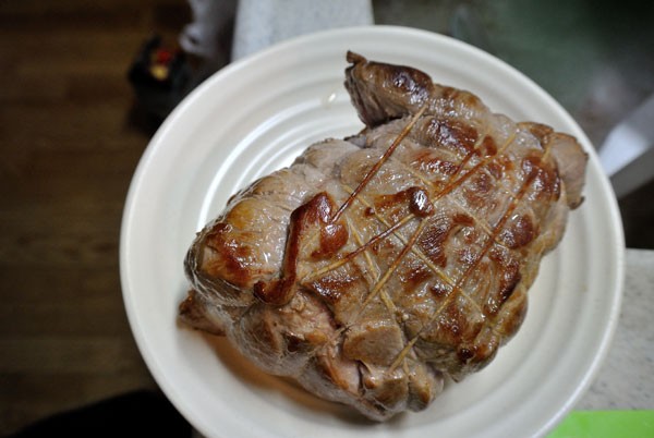 自作 チャーシューを作るときに肉の表面を焼く意義を考えてみた お水をどうぞ